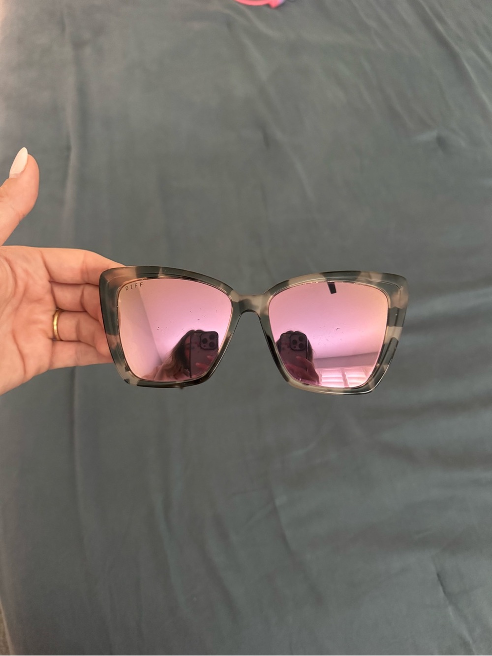 Diff Eyewear Women's Sunglasses - Pink Mirrored Lenses, Tortoiseshell Frame